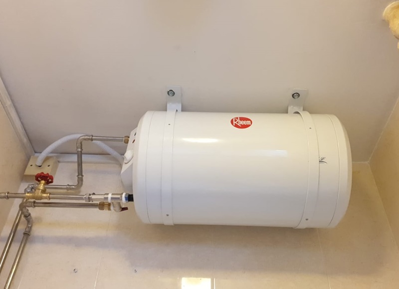 Hệ thống máy nước nóng gián tiếp Rheem EHG 30 lít
